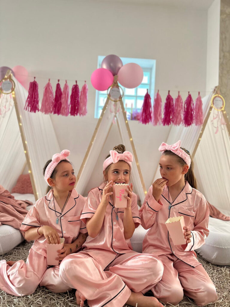 Sleepover Geburtstagsparty für Mädchen mit Ballondekoration, Cake Topper, Girlande & Zelten in München